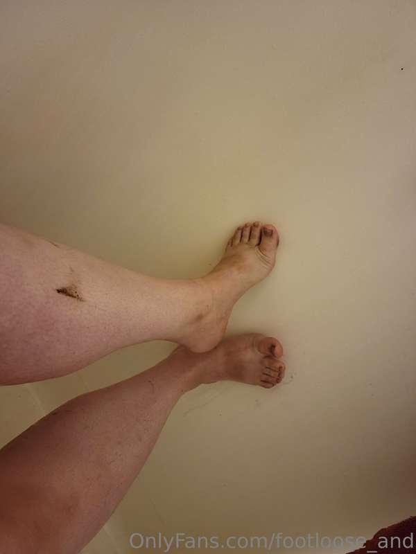 Washing my dirty sweaty feet after a long day in a hot ass k..