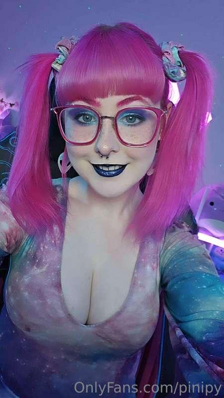 Live on http://twitch.tv/pinipy for Goofy Galaxy Goth Girl H..
