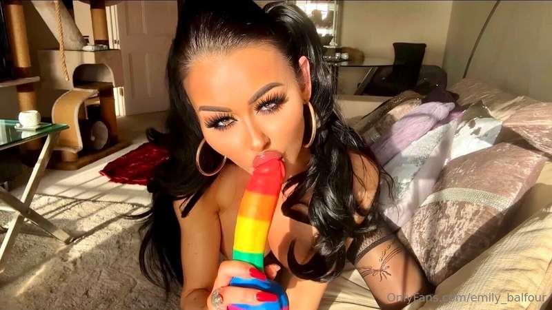 Sexy Saturday rainbow dildo fuck is always a good idea! 🌈 Ho..