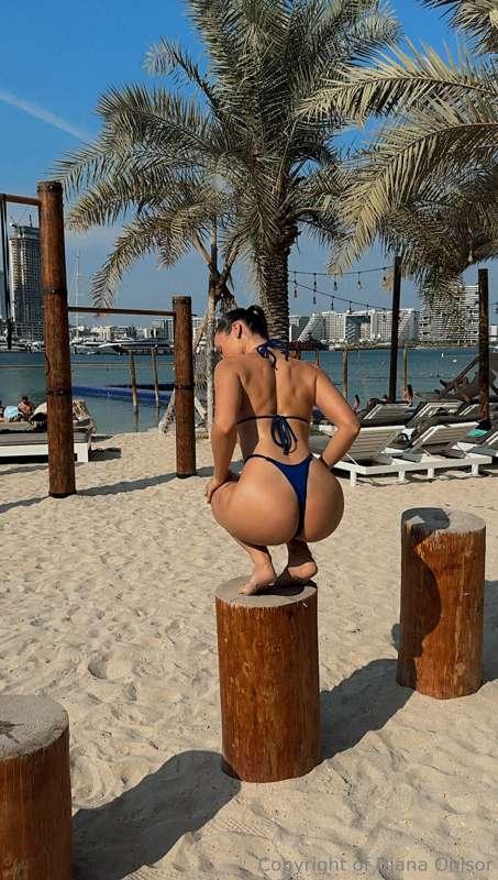 Tanning my peach 🍑