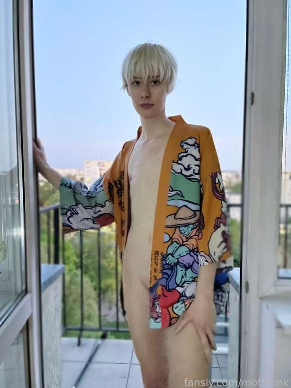 mothkink image #2