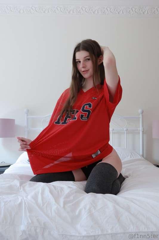 idc about sports, i just love stealing ur shirts😳