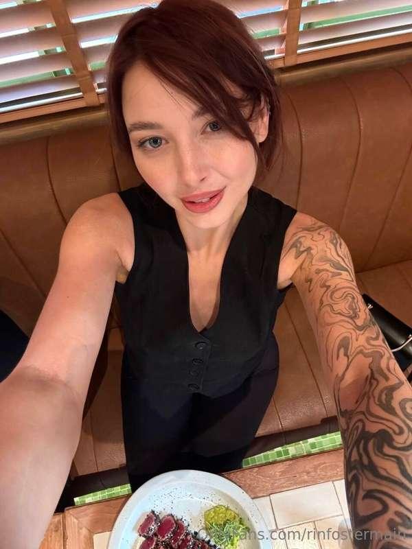 Just sat down at a cute café after a little shoot 🎀 Finally ..