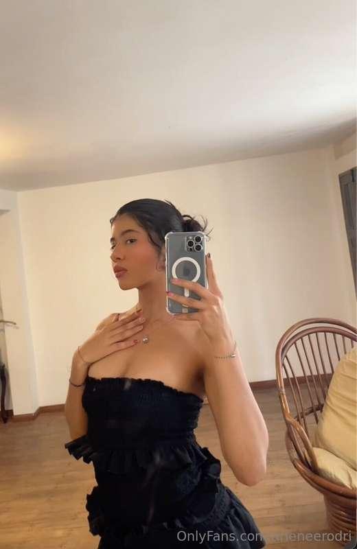 Don't keep me waiting, babe... Come talk to me on my DMs! 🥰