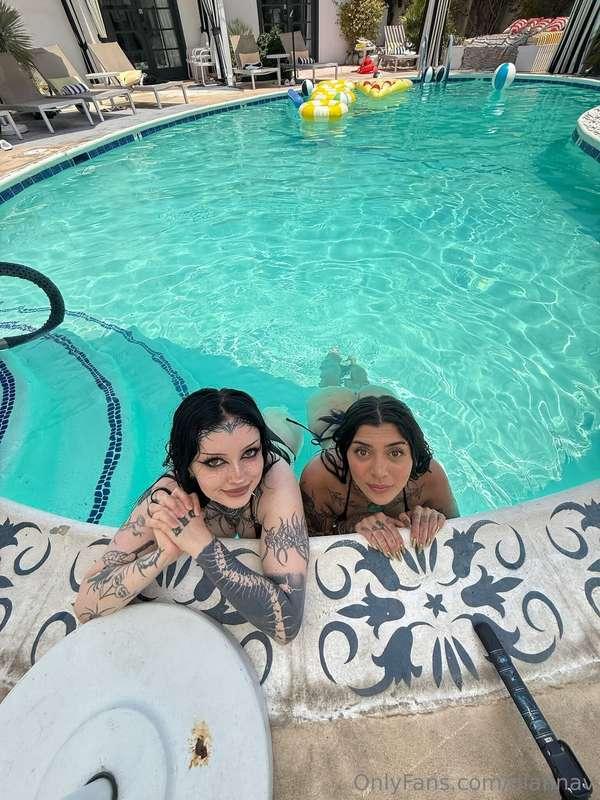 do you want to play mermaids? 🧜‍♀️🧜‍♀️