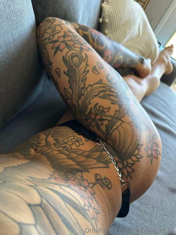 Want to see me without the clothes on? I know you are! Unloc..