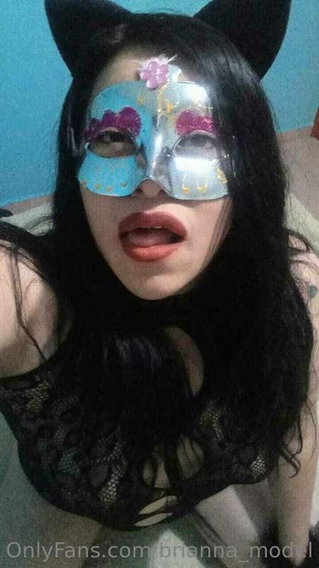 Te gustan mis ojos, mis labios o mi lengua? 
Do you like my ..