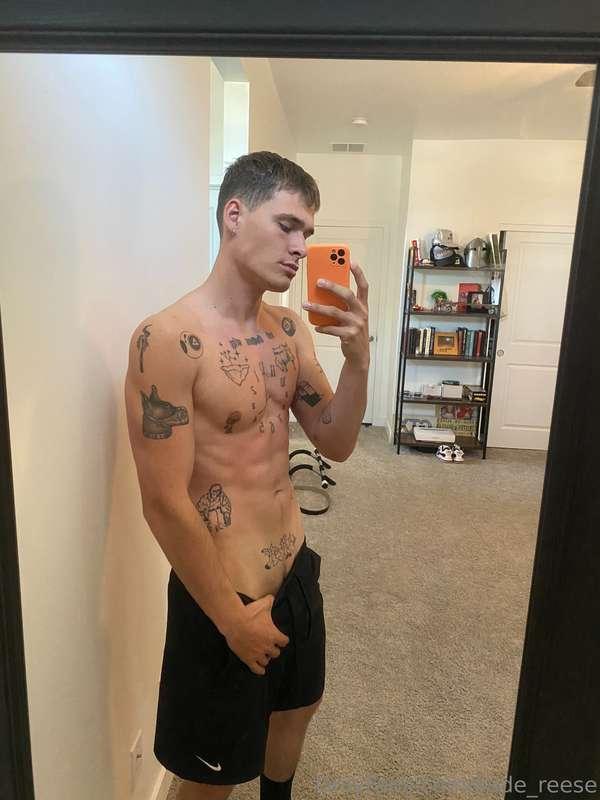 Like this post and DM me “sexy” for a discounted video😈😏