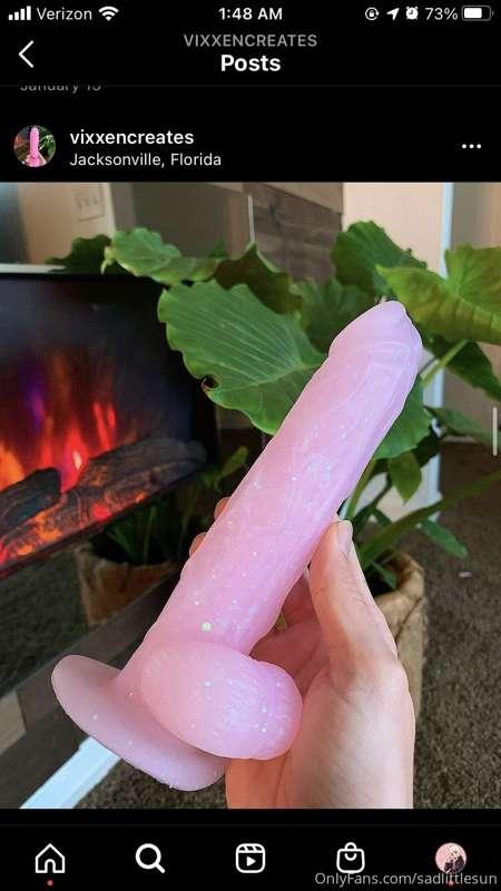 my friend makes these dildos and omg i want one so bad if an..