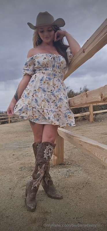 @alicesoaker is about to become your COWGIRL 🤠 Hear me out, ..