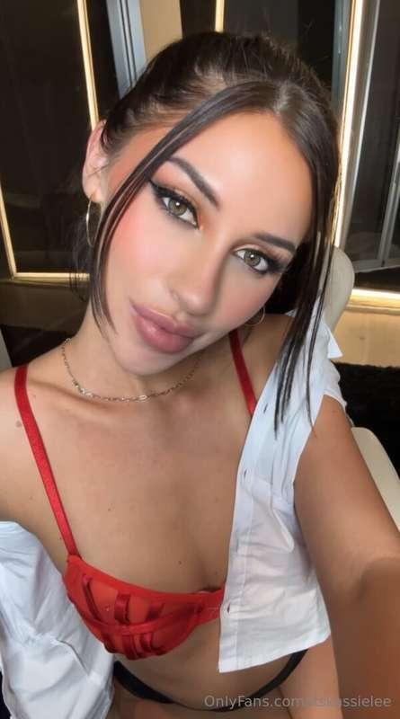 Just sat on the office chair and already got my pussy wet th..