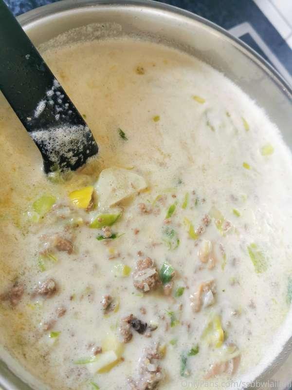 Cheese soup cooking 😍🤤