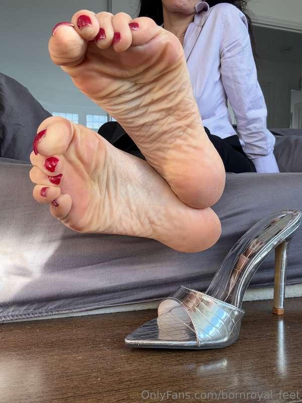 bornroyal_feet image #4