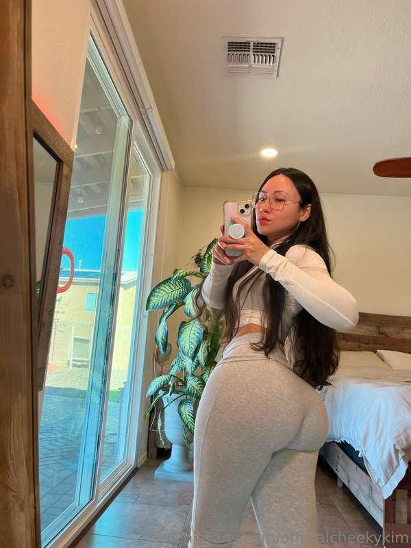 Hit my DMs baby 😏 I'll be online for a while