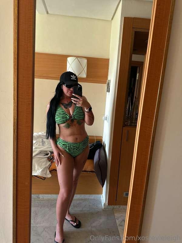 Finally a hot day 🥰 how’s everyone’s Tuesday?