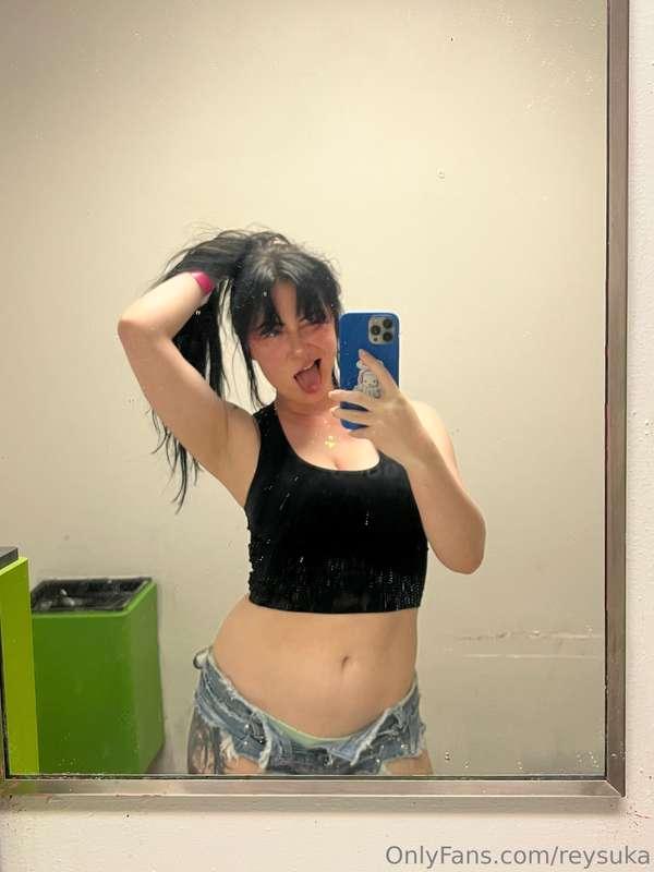 I’m free right now, come play with me in DMs 😈