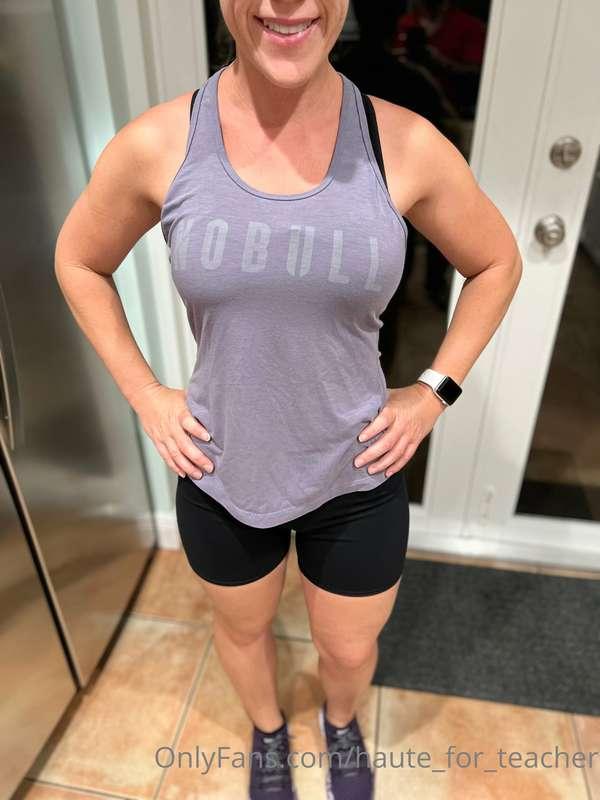 How’s my gym outfit look ?? 😚
