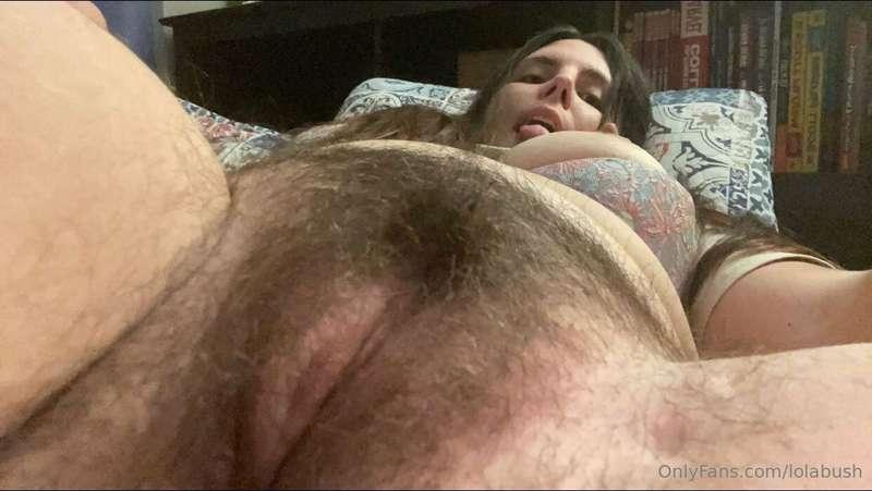Would you give me a good night kiss? 😻😈 maybe lick?