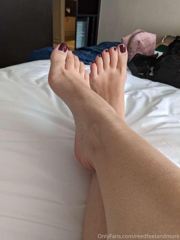 Horny hotel feet. Want my room number?