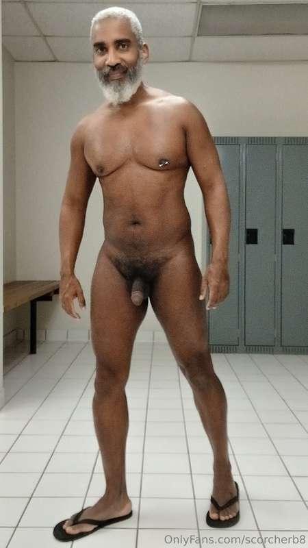Sweaty Saturday!#beard #musculardaddy #gay #feet #gaycruisin..