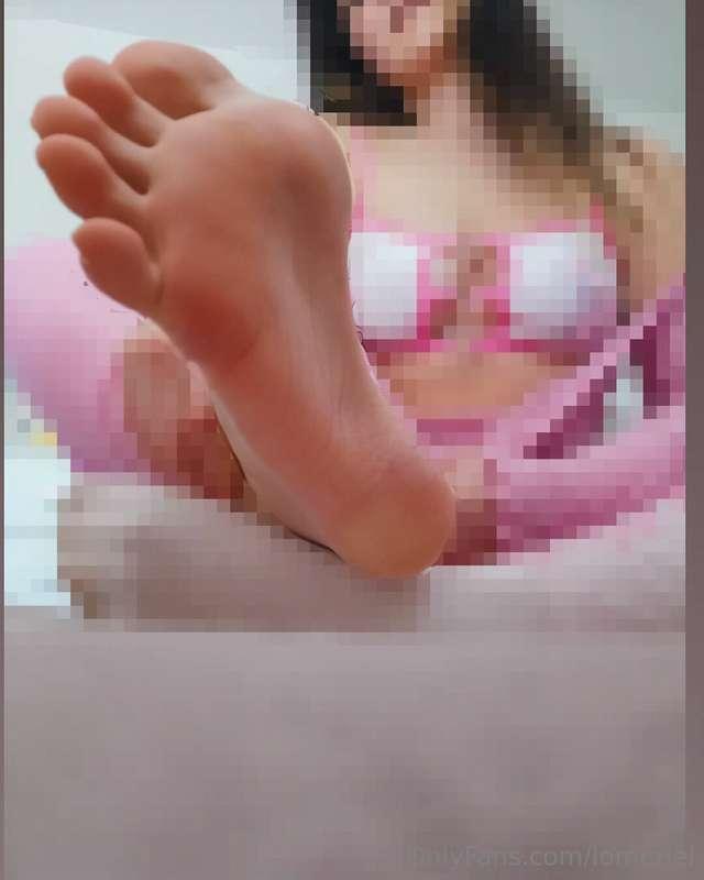 Look at how pink and cute they are without pixels 😈