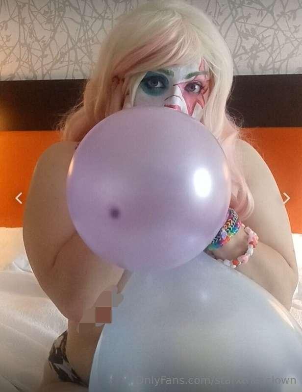 A bunch more topless pics with balloons 🥰💞💞