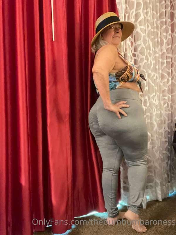 thebumbumbaroness image #0