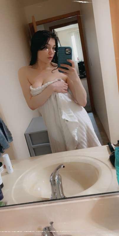 First photo from the new bathroom 😘 I was feeling the vibe i..