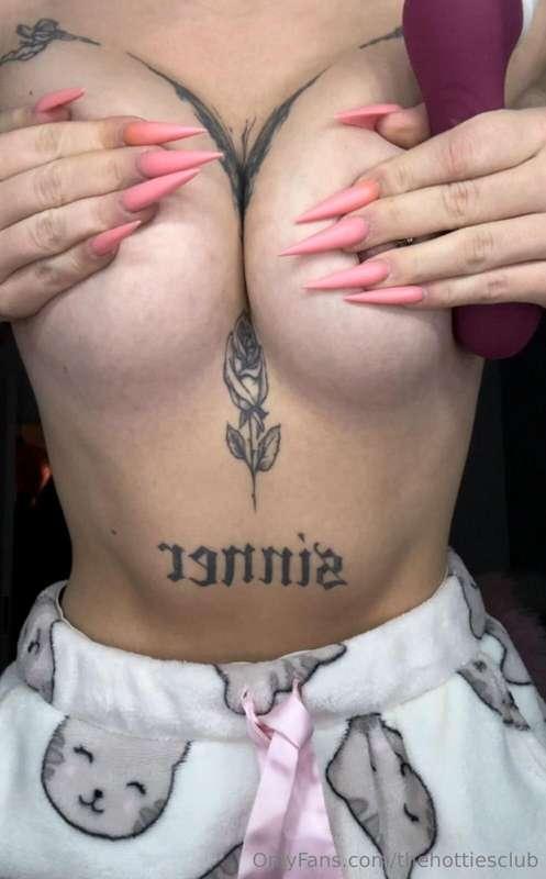 thehottiesclub image #3