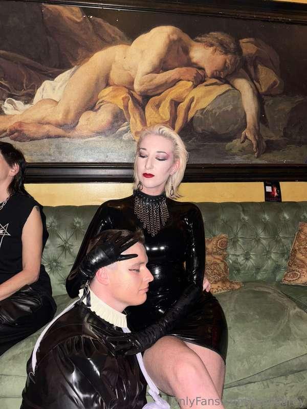 There, there. Mommy domme mode 😈🖤 I had a lovely weekend.