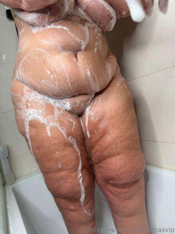 Wanna come and rinse me off 👅