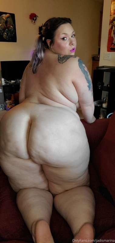 Bent over and waiting to be filled 🍆💦
