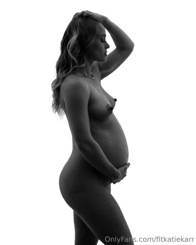 # X-Rated Professional Maternity Shoot Now Available ❤️
🍼 Pu..