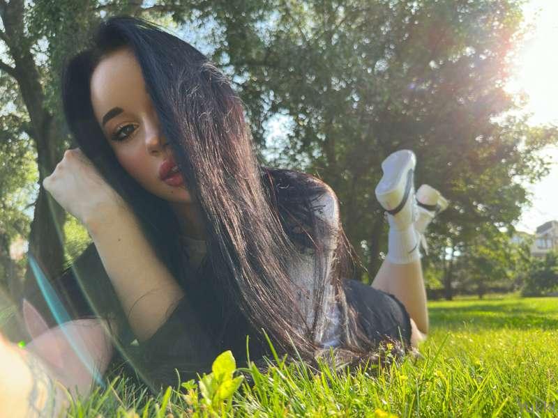 Enjoying the warm weather of the park is so wonderful☀️🥰
