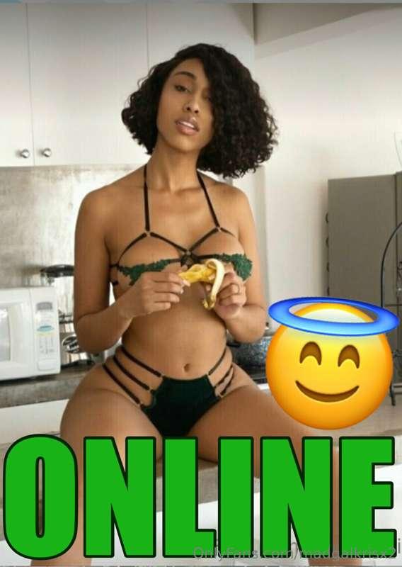 What’s in my hands? 😏