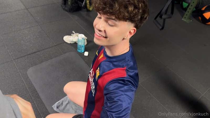 little preview for my new video, where this lil sub baby had..