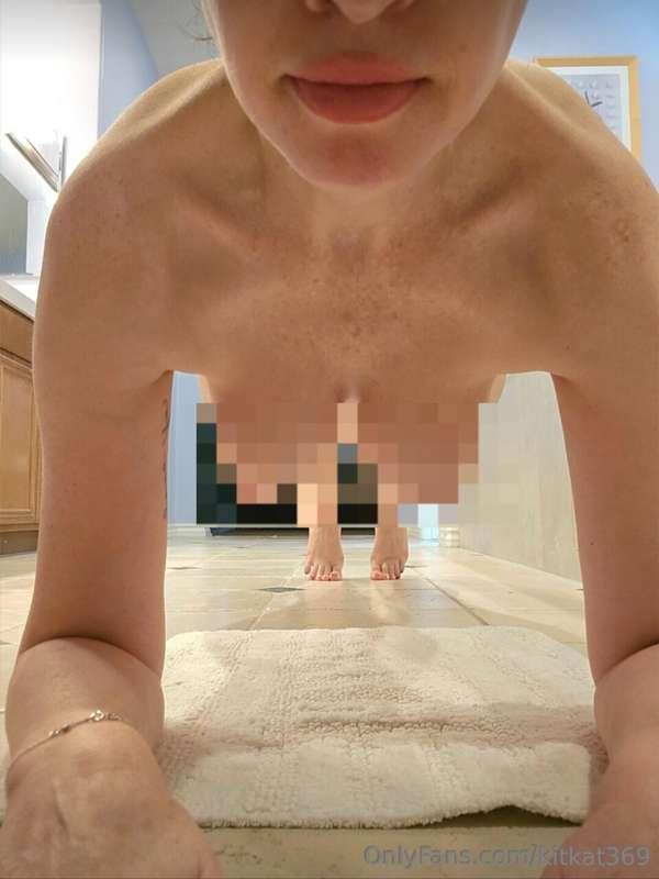 Planks before my shower. Guys, does it matter which way I do..