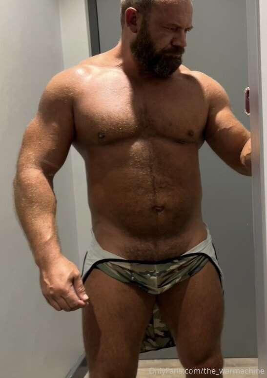 I really like wearing the singlet like this