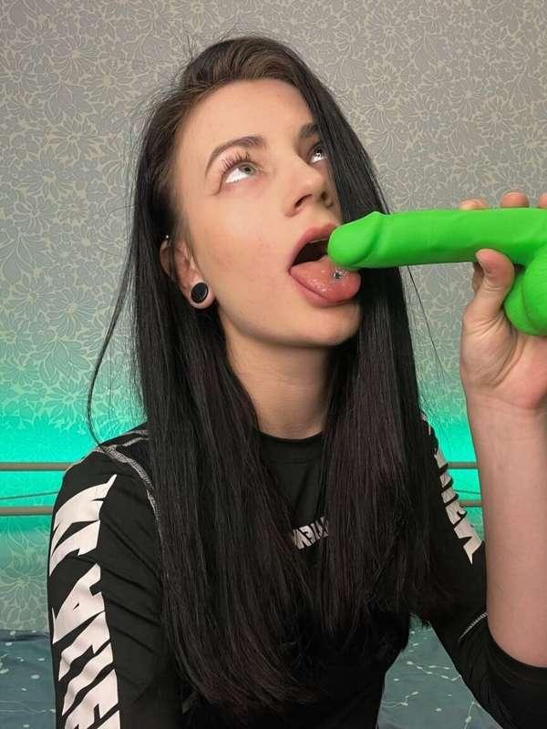 HORNY VIRGIN ANGEL @rachael_moon 🔥FREE SUBSCRIBE🔥 😍😍😍😍 THIS ..