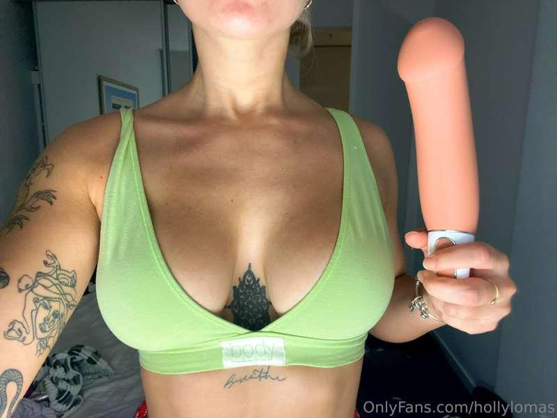Check your inbox to see me using this BIG BOY 🍆