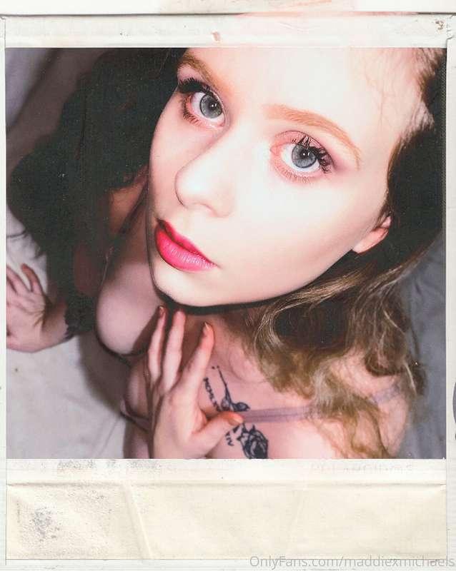 Pink lipgloss is my new favorite. What do you guys think? 😘