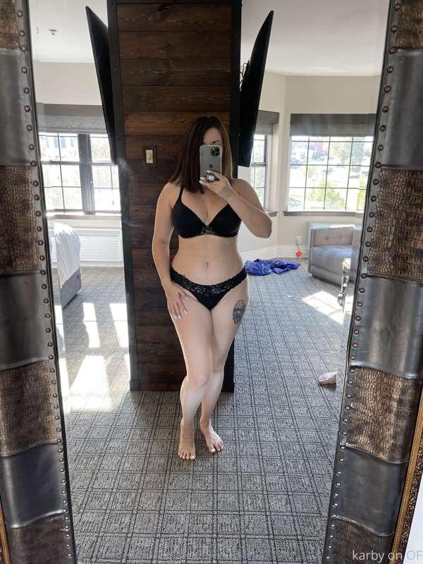 I love these giant hotel mirrors 🪞