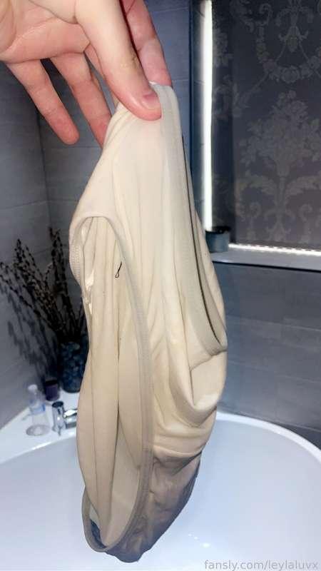 My first time peeing my panties 😍💦

It was such a freeing and amazing feeling! I've discovered a new fav kink which I will definitely revisit in the future 🤭😍 

- peeing my cute white panties 
- playing with the pee
- cumming on the soaked panties!