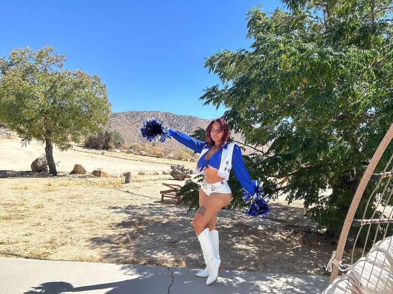This uniform seems to fit my personality well, Doesn’t it? 
