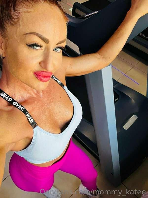 A productive day at the gym, followed by a shower where we c..
