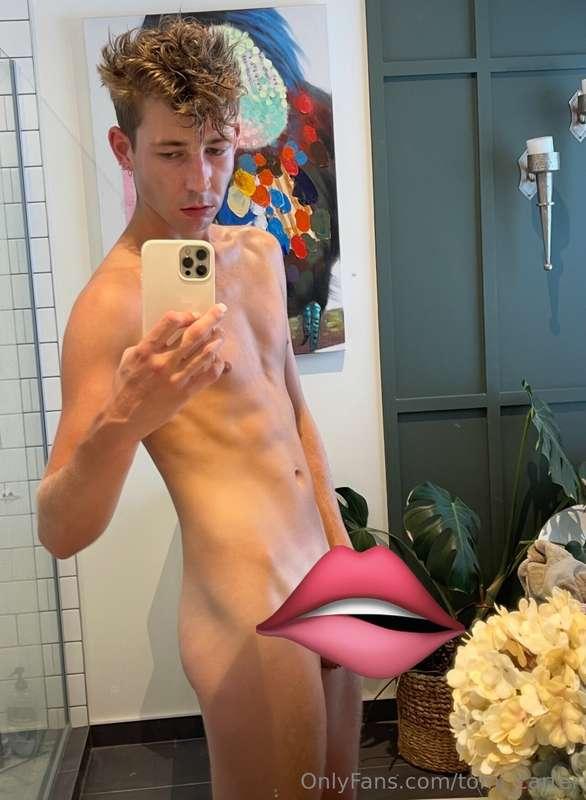 There’s over 550 of you on my free onlyfans! Just wanna than..