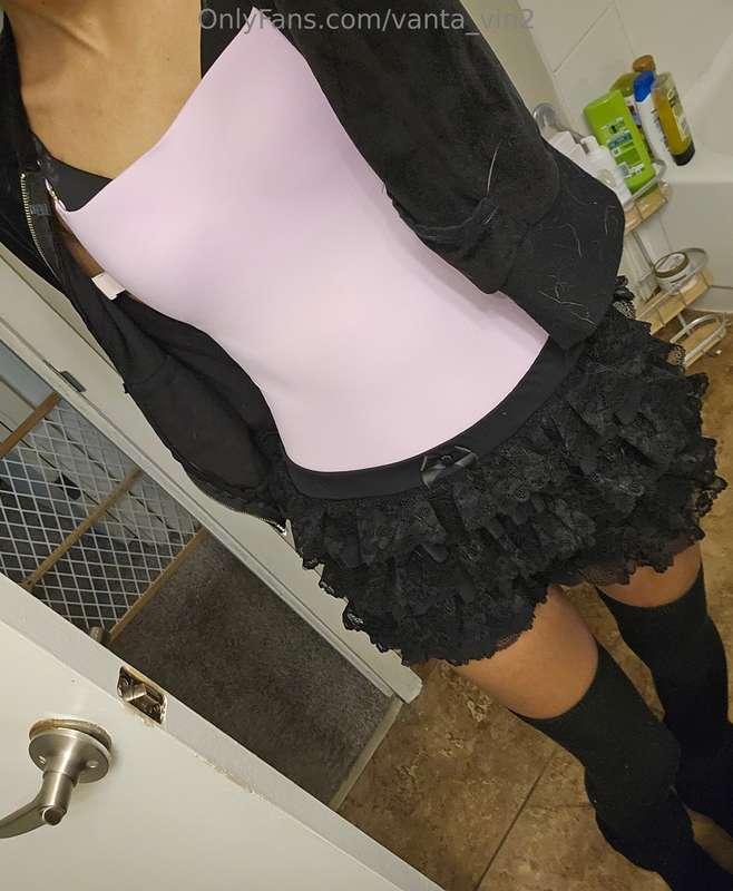 ISNT THIS TOP SO CUTE??? I'm omw to go clothes shopping mwah..