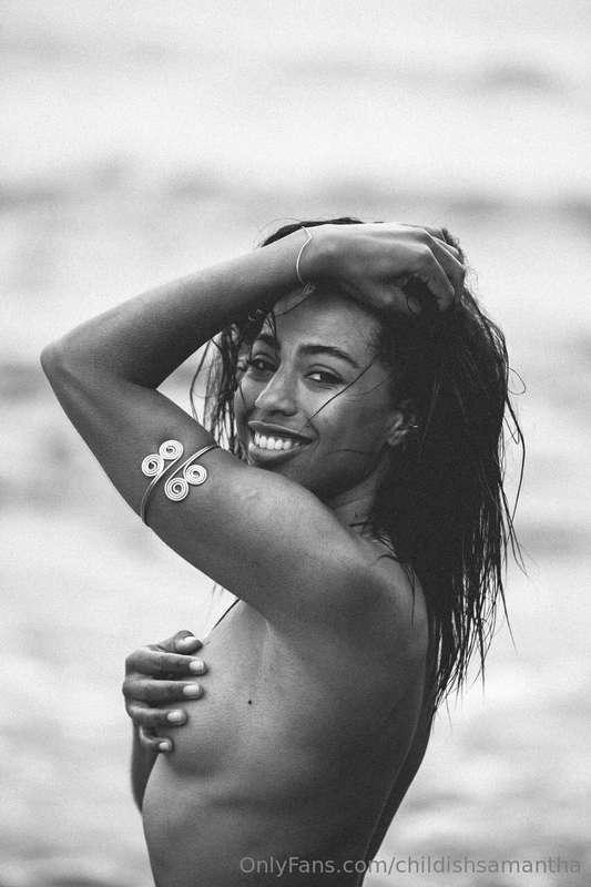 continuing the series of black and white photos🖤🤍 I just can..