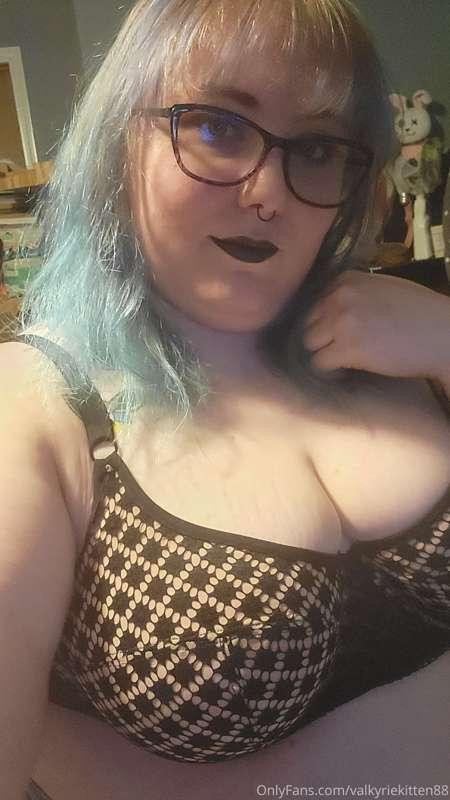 Feeling a little dark and twisty tonight. Who wants more? 😍😘