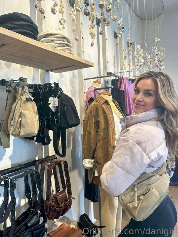 Sundays are for shopping 🤭🛍💞